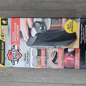 Bulbhead safety can express automatic can opener